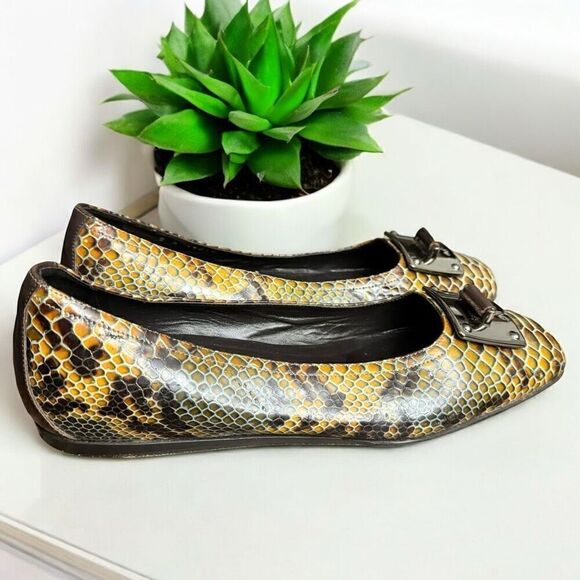 Donald J. Pliner Italian Leather Flat Pumps / SZ: 8 / EUC - Picture 2 of 8